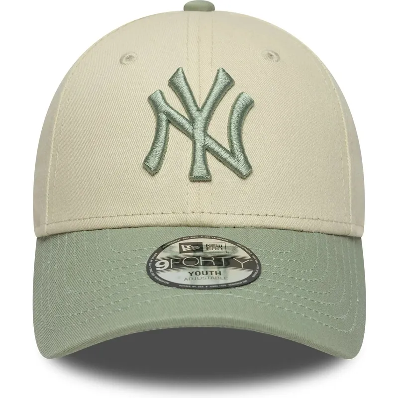 buet-kasket-beige-og-gron-justerbar-til-dreng-9forty-league-essential-fra-new-york-yankees-mlb-fra-new-era