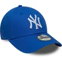 justerbar-bla-buet-kasket-til-dreng-9forty-league-essential-fra-new-york-yankees-mlb-fra-new-era