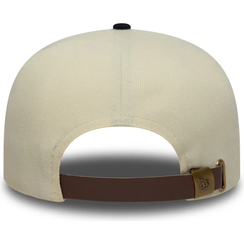 flad-kasket-beige-og-marinebla-justerbar-19twenty-outdoor-graphic-fra-new-era