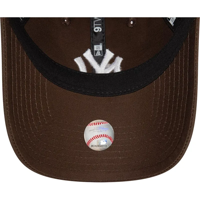 brun-justerbar-buet-kasket-9twenty-league-essential-fra-new-york-yankees-mlb-fra-new-era