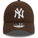 brun-justerbar-buet-kasket-9twenty-league-essential-fra-new-york-yankees-mlb-fra-new-era