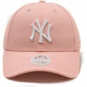 justerbar-lyserod-kurvet-kasket-9forty-league-essential-fra-new-york-yankees-mlb-fra-new-era