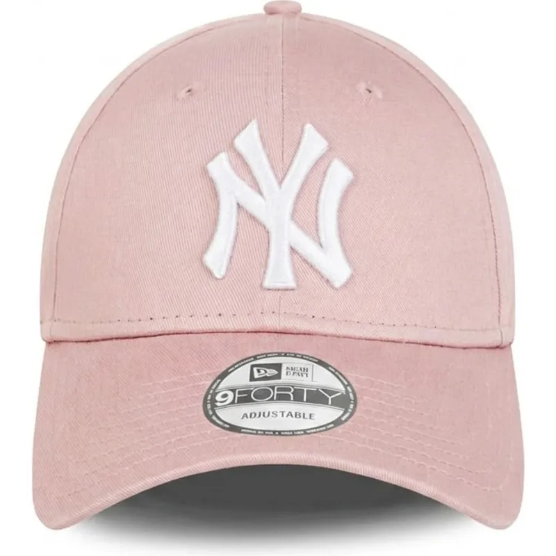 lyserod-justerbar-curved-kasket-med-hvidt-logo-9forty-league-essential-fra-new-york-yankees-mlb-fra-new-era