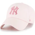 lyserod-justerbar-buet-kasket-med-lyserodt-logo-clean-up-no-loop-label-fra-new-york-yankees-mlb-fra-47-brand