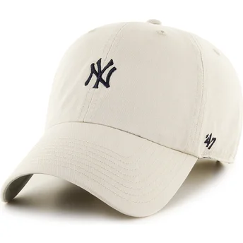 Buet beige justerbar kasket Clean Up Base Runner Mini Logo fra New York Yankees MLB fra 47 Brand