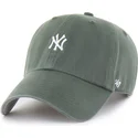 gron-justerbar-curved-kasket-med-hvidt-logo-clean-up-base-runner-fra-new-york-yankees-mlb-fra-47-brand