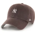 brun-justerbar-buet-kasket-clean-up-base-runner-mini-logo-fra-new-york-yankees-mlb-af-47-brand