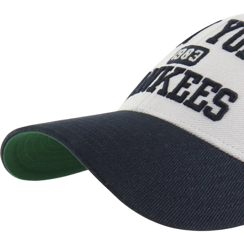 gorra-curva-beige-y-azul-marino-ajustable-mvp-broke-line-de-new-york-yankees-mlb-de-47-brand
