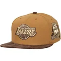 gorra-plana-marron-ajustable-coffee-strapback-de-los-angeles-lakers-nba-de-mitchell-ness