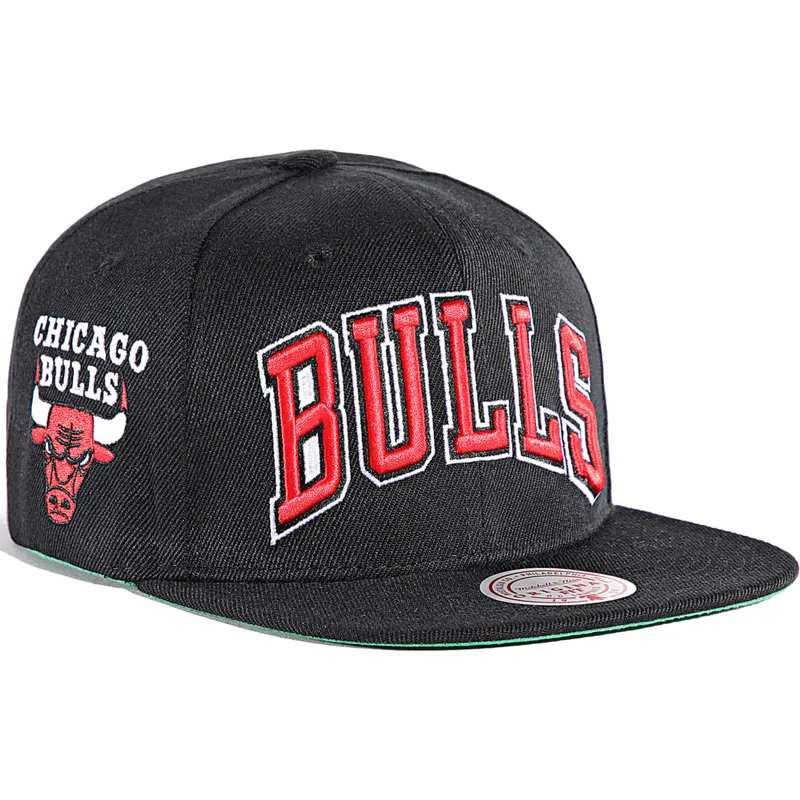 sort-flad-snapback-kasket-triple-play-fra-chicago-bulls-nba-af-mitchell-ness