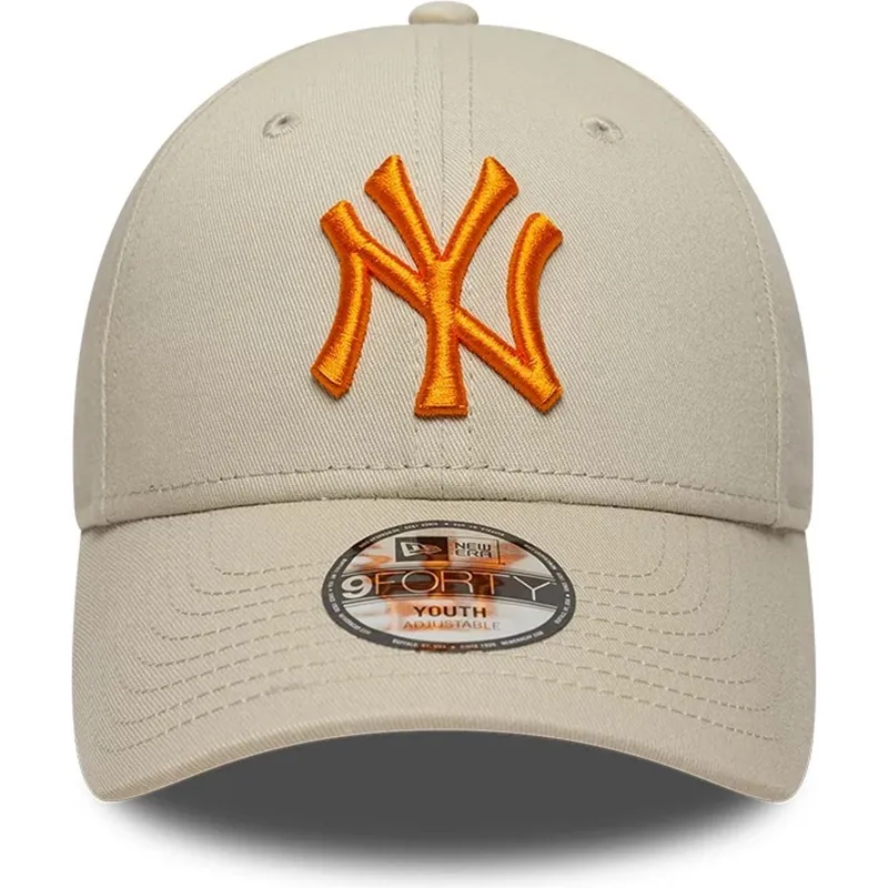 gorra-curva-beige-ajustable-con-logo-naranja-para-nino-9forty-league-essential-de-new-york-yankees-mlb-de-new-era