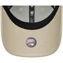 buet-beige-justerbar-kasket-med-orange-logo-til-dreng-9forty-league-essential-fra-new-york-yankees-mlb-fra-new-era