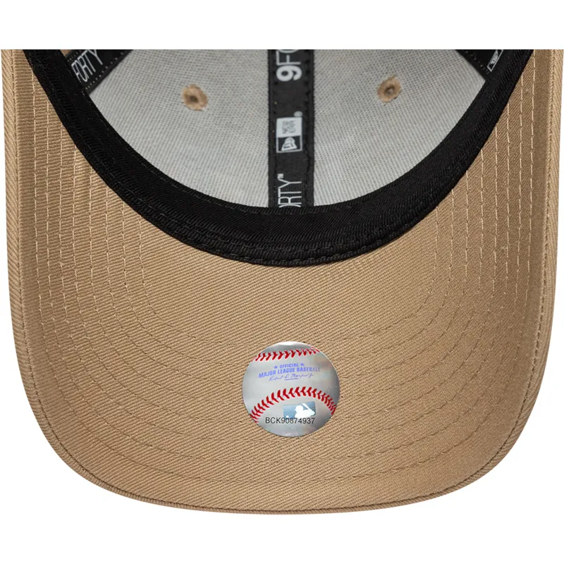 buet-beige-justerbar-kasket-til-dreng-9forty-icon-fra-los-angeles-dodgers-mlb-fra-new-era