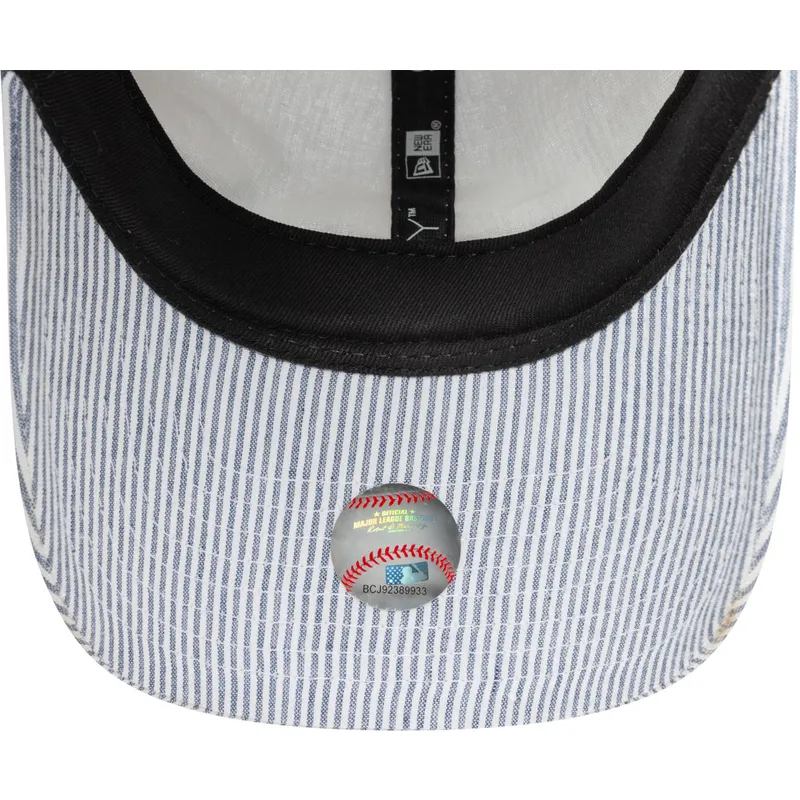 justerbar-marinebla-kurvet-kasket-9twenty-seersucker-fra-new-york-yankees-mlb-fra-new-era