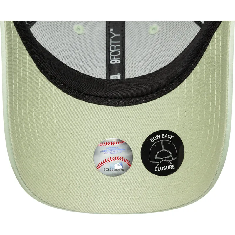 gron-justerbar-buet-kasket-til-kvinder-9forty-bow-back-satin-fra-los-angeles-dodgers-mlb-fra-new-era