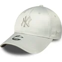 gron-justerbar-buet-kasket-til-kvinder-9forty-bow-back-satin-fra-new-york-yankees-mlb-fra-new-era