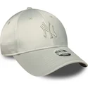 gron-justerbar-buet-kasket-til-kvinder-9forty-bow-back-satin-fra-new-york-yankees-mlb-fra-new-era