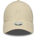 buet-beige-justerbar-kasket-til-kvinder-9forty-mini-cord-fra-new-york-yankees-mlb-fra-new-era