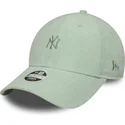 gron-justerbar-curved-kasket-til-kvinder-9forty-mini-cord-fra-new-york-yankees-mlb-fra-new-era