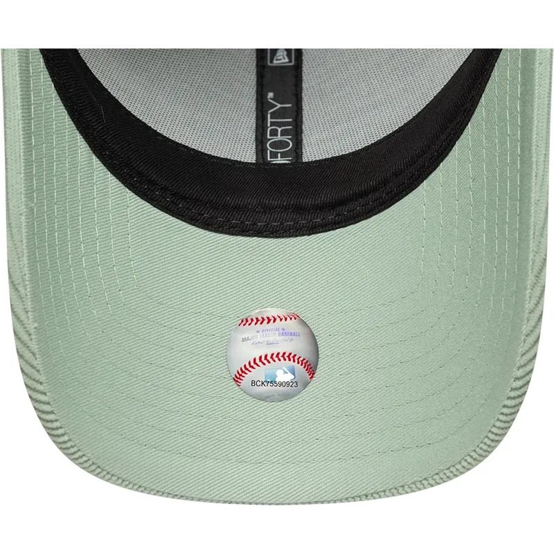 gron-justerbar-curved-kasket-til-kvinder-9forty-mini-cord-fra-new-york-yankees-mlb-fra-new-era
