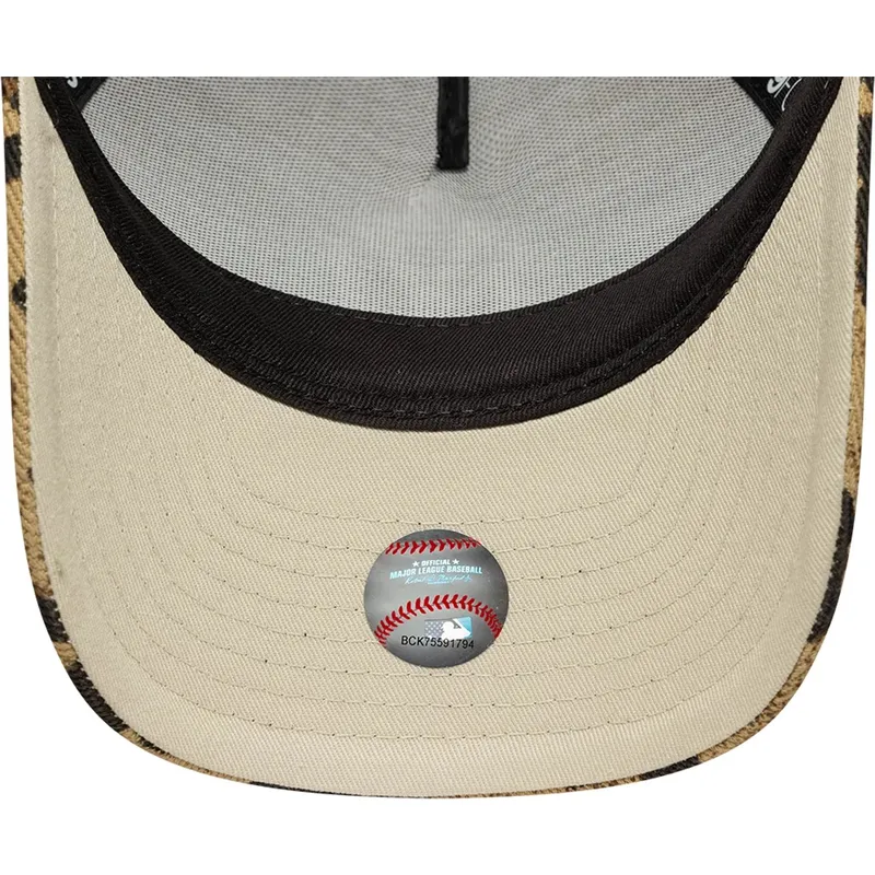 trucker-kasket-leopard-til-kvinder-9forty-m-crown-a-frame-leopard-fra-new-york-yankees-mlb-fra-new-era