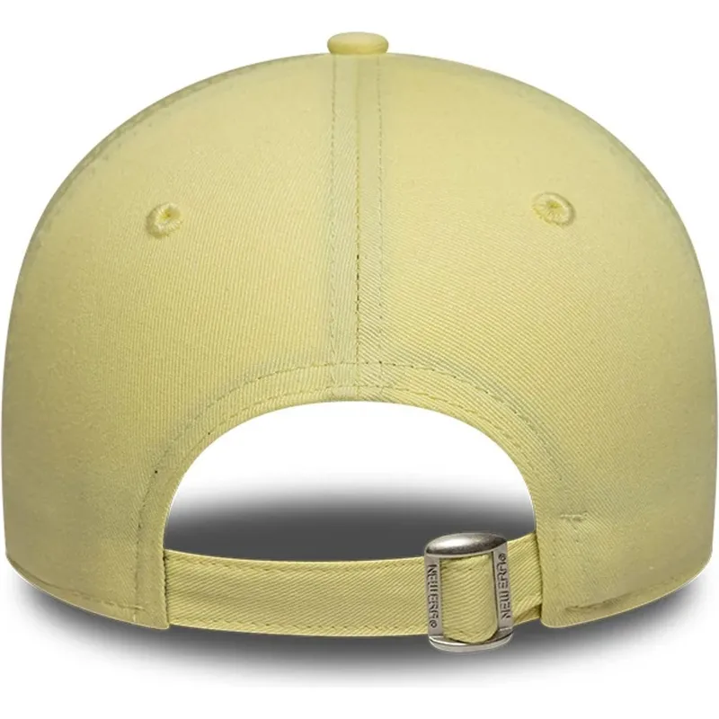 gul-buet-justerbar-kasket-til-kvinder-9twenty-league-essential-midi-fra-new-york-yankees-mlb-fra-new-era