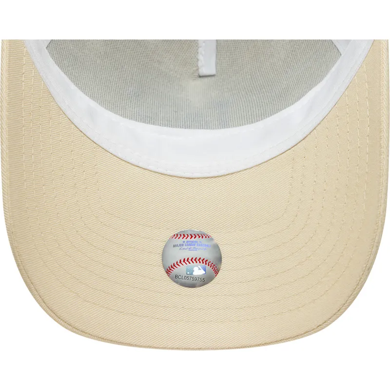beige-trucker-kasket-med-blat-logo-til-kvinder-9forty-a-frame-floral-fra-los-angeles-dodgers-mlb-fra-new-era