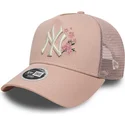 lyserod-trucker-kasket-til-kvinder-9forty-a-frame-floral-fra-new-york-yankees-mlb-fra-new-era