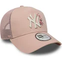 lyserod-trucker-kasket-til-kvinder-9forty-a-frame-floral-fra-new-york-yankees-mlb-fra-new-era