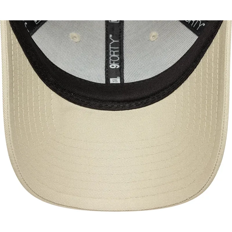 buet-beige-justerbar-kasket-til-kvinder-9forty-beaded-fra-new-era