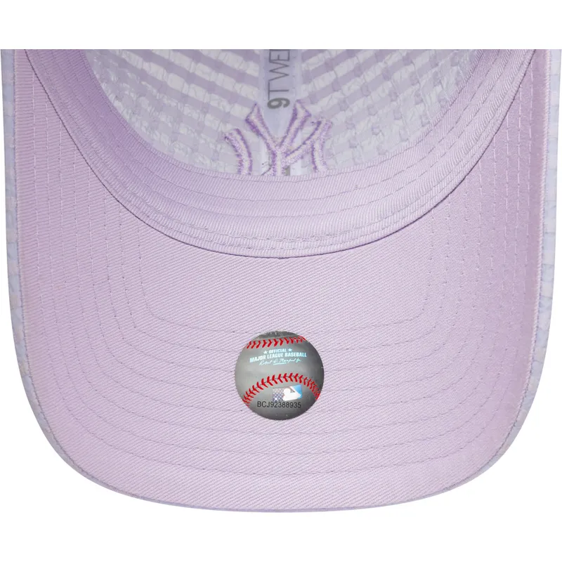 justerbar-violet-buet-kasket-med-violet-logo-til-kvinder-9twenty-seersucker-fra-new-york-yankees-mlb-fra-new-era
