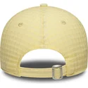 gul-justerbar-buet-kasket-med-gult-logo-til-kvinder-9twenty-seersucker-fra-new-york-yankees-mlb-fra-new-era