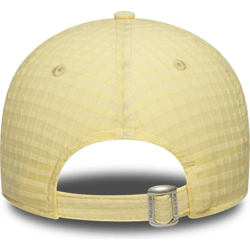 gul-justerbar-buet-kasket-med-gult-logo-til-kvinder-9twenty-seersucker-fra-new-york-yankees-mlb-fra-new-era
