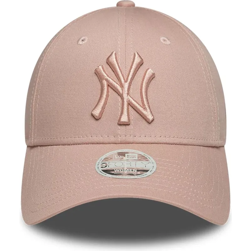lyserod-justerbar-buet-kasket-med-lyserodt-logo-til-kvinder-9forty-league-essential-fra-new-york-yankees-mlb-fra-new-era