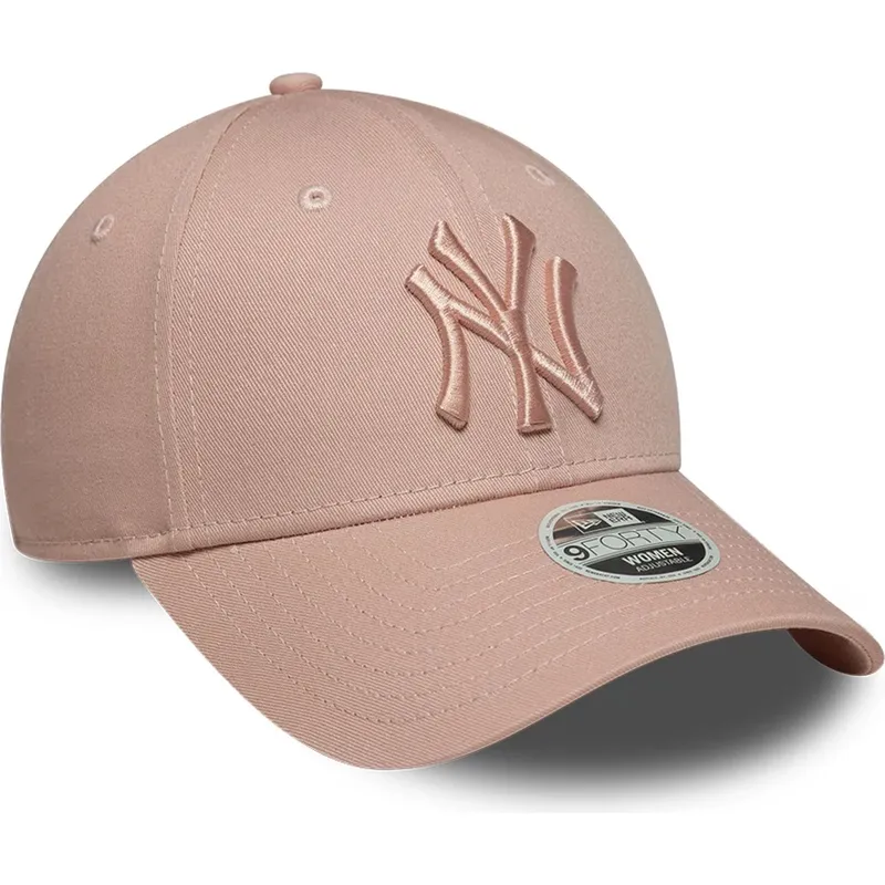 lyserod-justerbar-buet-kasket-med-lyserodt-logo-til-kvinder-9forty-league-essential-fra-new-york-yankees-mlb-fra-new-era