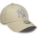 buet-beige-justerbar-kasket-til-kvinder-9forty-metallic-fra-new-york-yankees-mlb-fra-new-era