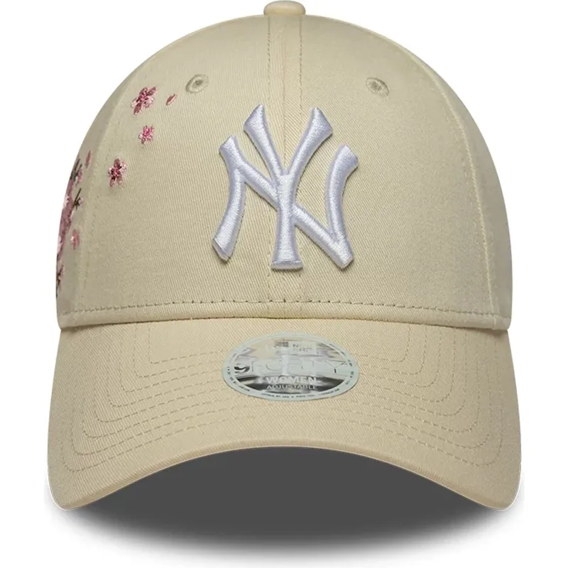 buet-beige-justerbar-kasket-til-kvinder-9forty-floral-icon-side-fra-new-york-yankees-mlb-fra-new-era