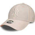 lyserod-justerbar-buet-kasket-til-kvinder-9forty-linen-fra-new-york-yankees-mlb-fra-new-era
