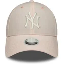 lyserod-justerbar-buet-kasket-til-kvinder-9forty-linen-fra-new-york-yankees-mlb-fra-new-era