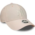 lyserod-justerbar-buet-kasket-til-kvinder-9forty-linen-fra-new-york-yankees-mlb-fra-new-era