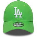 lysegron-justerbar-kurvet-kasket-med-hvidt-logo-9forty-league-essential-fra-los-angeles-dodgers-mlb-fra-new-era