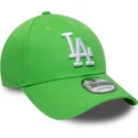 lysegron-justerbar-kurvet-kasket-med-hvidt-logo-9forty-league-essential-fra-los-angeles-dodgers-mlb-fra-new-era