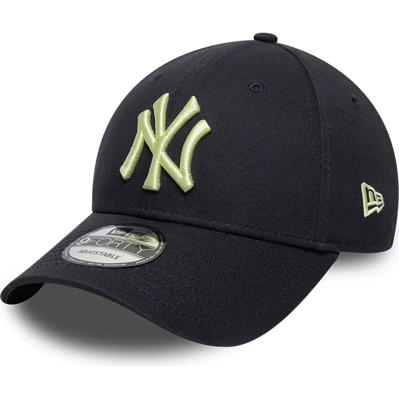 morkebla-justerbar-buet-kasket-med-gult-logo-9forty-league-essential-fra-new-york-yankees-mlb-fra-new-era