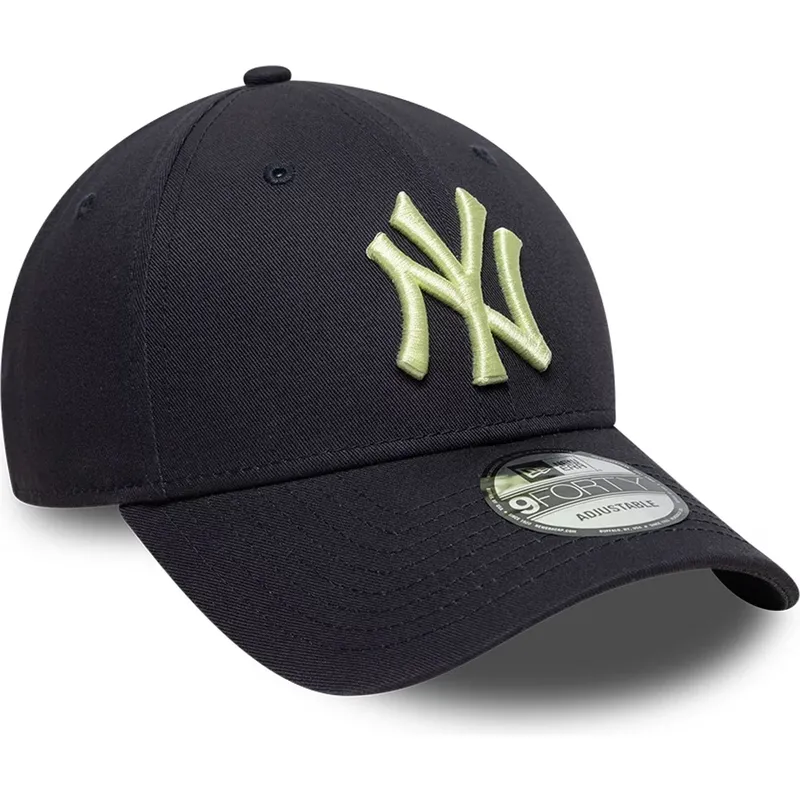 morkebla-justerbar-buet-kasket-med-gult-logo-9forty-league-essential-fra-new-york-yankees-mlb-fra-new-era