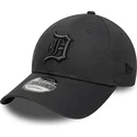 sort-justerbar-kurvet-kasket-med-sort-logo-9forty-team-outline-fra-detroit-tigers-mlb-fra-new-era