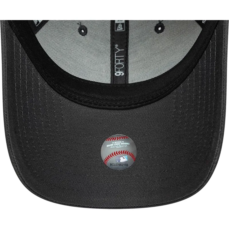 sort-justerbar-kurvet-kasket-med-sort-logo-9forty-team-outline-fra-detroit-tigers-mlb-fra-new-era