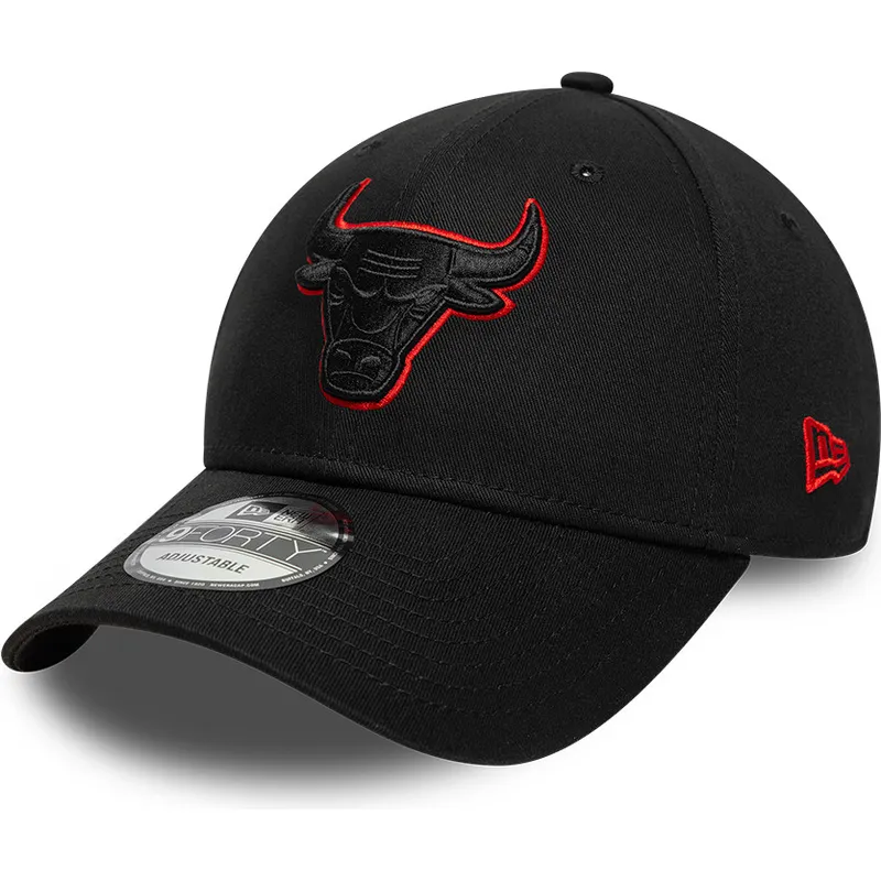 sort-justerbar-curved-kasket-med-sort-logo-9forty-team-outline-fra-chicago-bulls-nba-fra-new-era