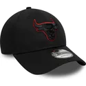 sort-justerbar-curved-kasket-med-sort-logo-9forty-team-outline-fra-chicago-bulls-nba-fra-new-era