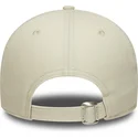buet-beige-og-lyserod-justerbar-kasket-med-lyserodt-logo-9forty-world-series-patch-fra-los-angeles-dodgers-mlb-fra-new-era