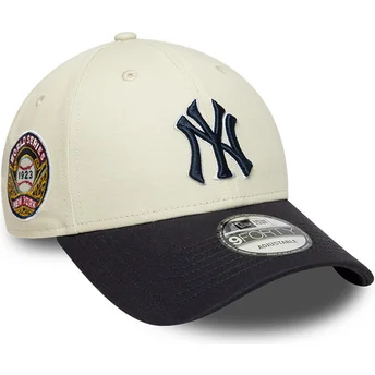 Buet beige og marineblå justerbar kasket med marineblå logo 9FORTY World Series fra New York Yankees MLB fra New Era